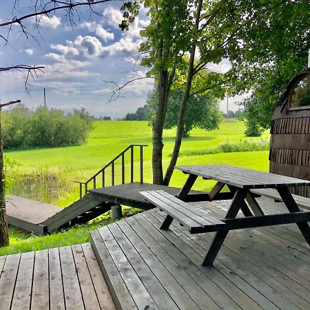 Paradiis Puhkemaja Holstre