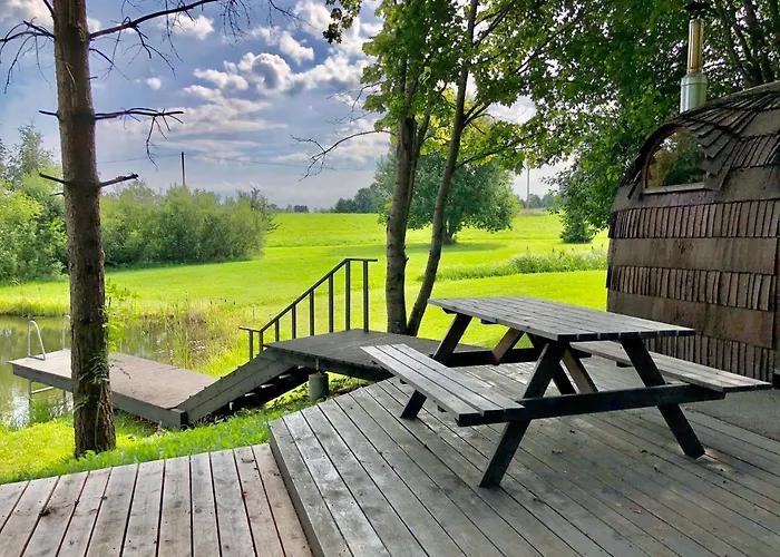 Paradiis Holiday home Holstre